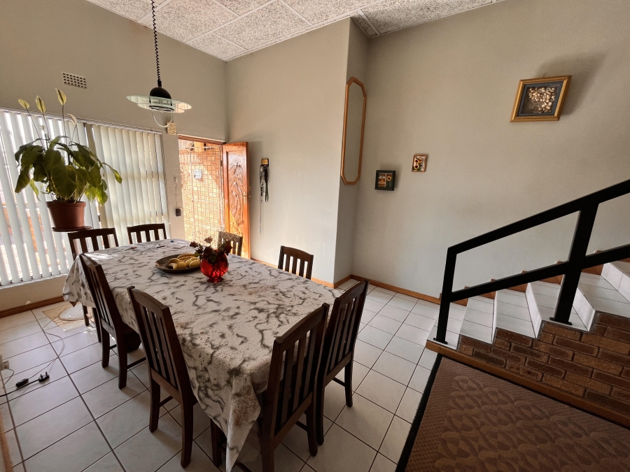 5 Bedroom Property for Sale in Lamberts Bay Western Cape
